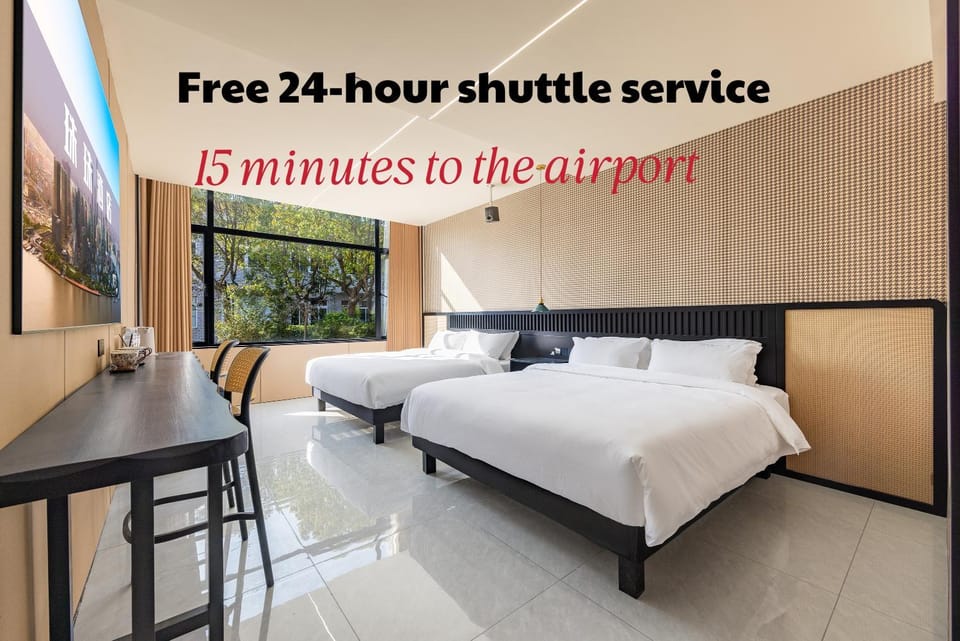 Property building, Bed, Photo of the whole room, Bedroom, shuttle