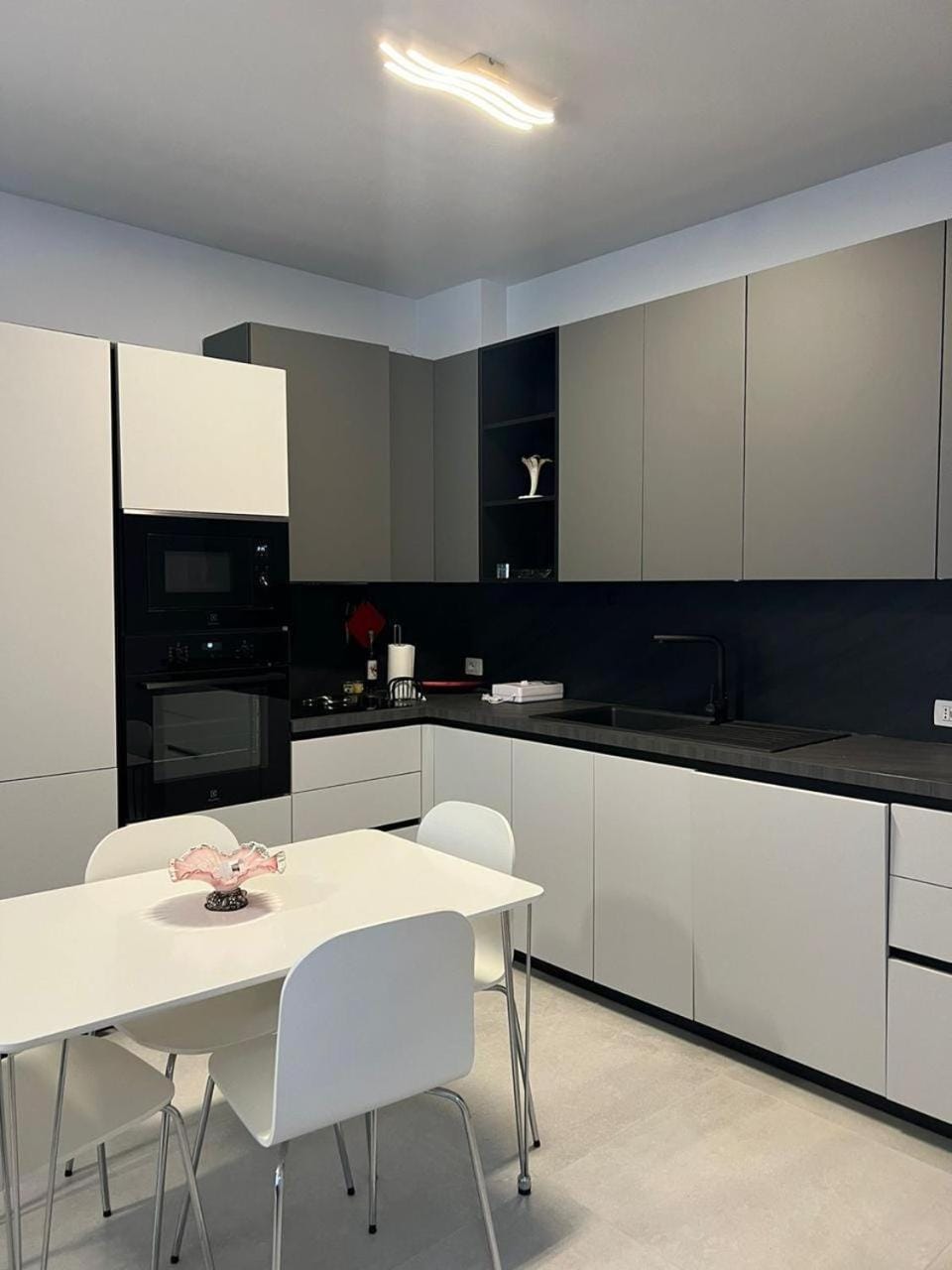 Dining area, dishwasher, oven