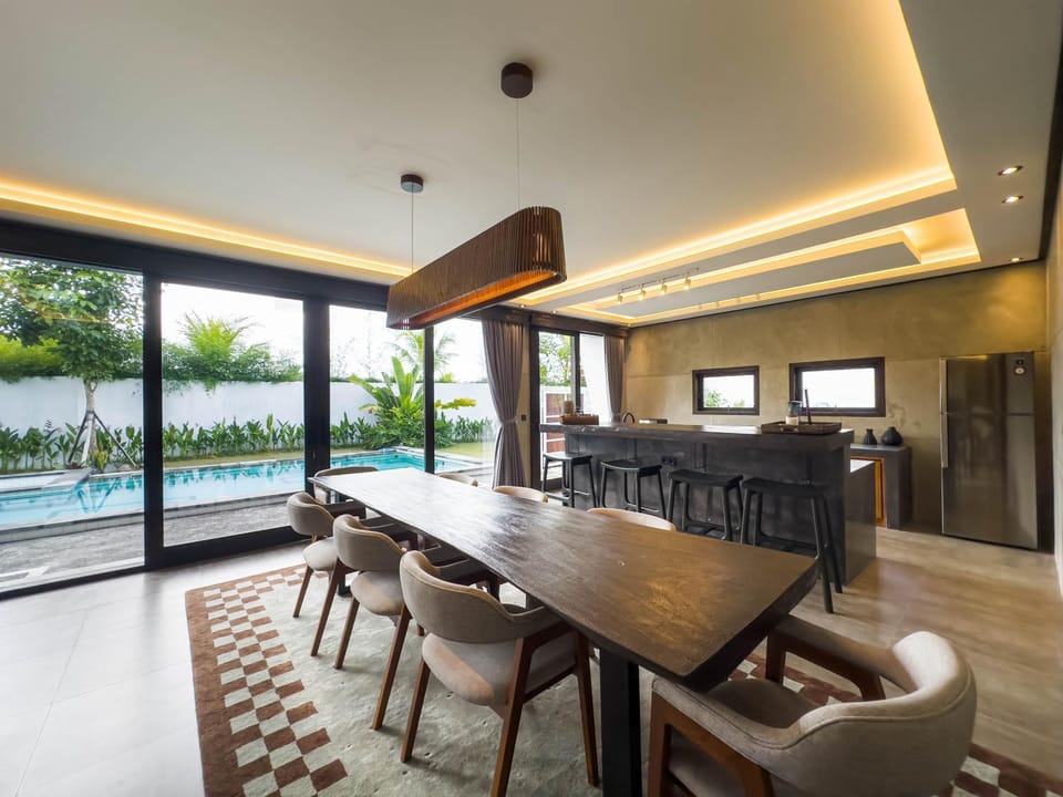 Living room, Seating area, Dining area