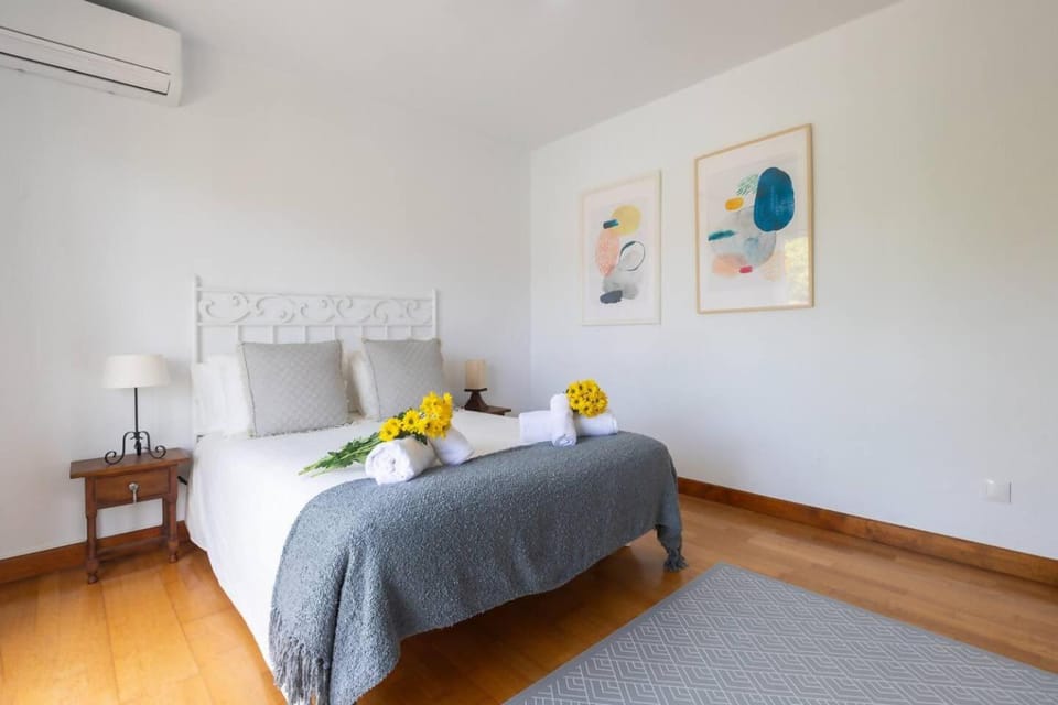 Bed, Bedroom, air conditioner