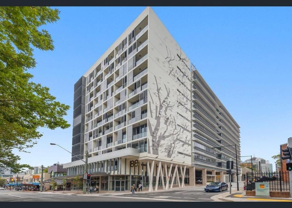 Resort Style 1 BD with Parking in the heart of Chatswood Apartment in Sydney