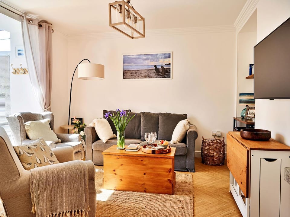 TV and multimedia, Kitchen or kitchenette, Living room