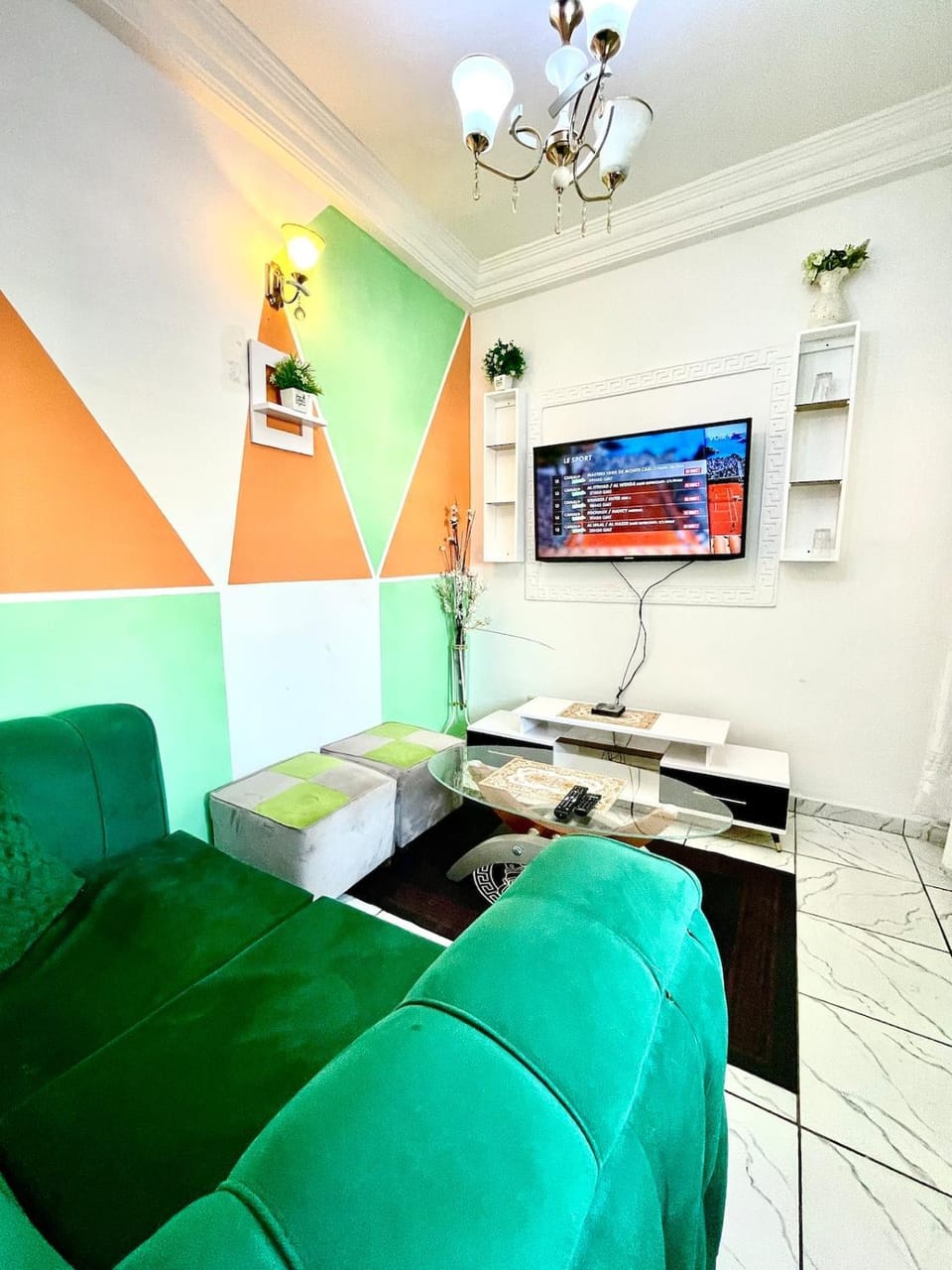 Studio A3 Fustel City Bonamoussadi Santa Lucia, Wifi, Chaines TV, gardien Apartment in Douala