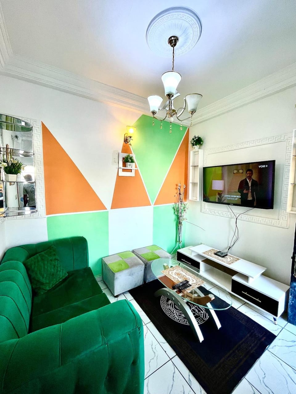 Studio A3 Fustel City Bonamoussadi Santa Lucia, Wifi, Chaines TV, gardien Apartment in Douala