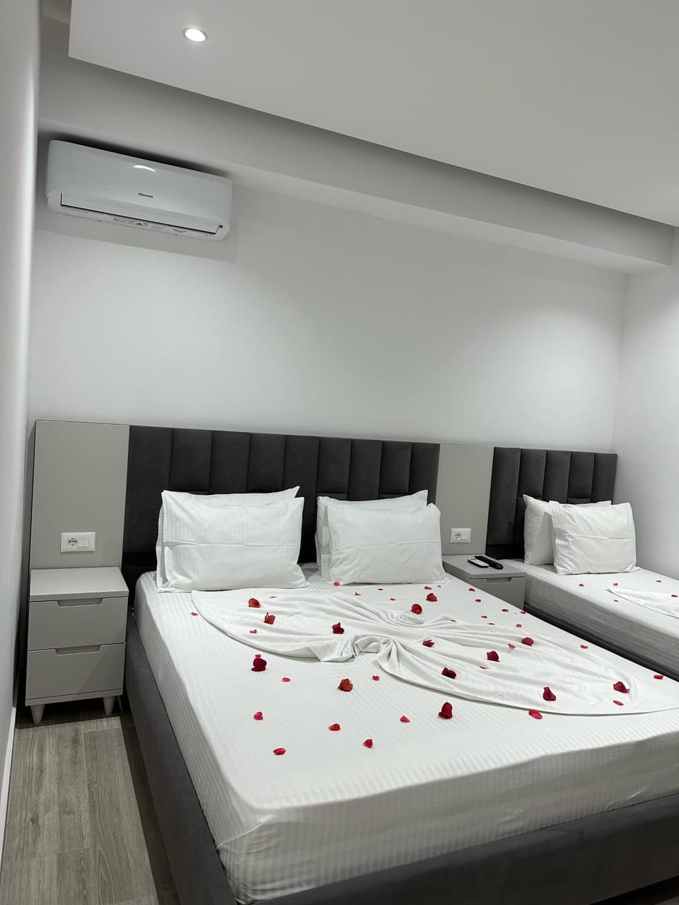 Bed, Bedroom, air conditioner