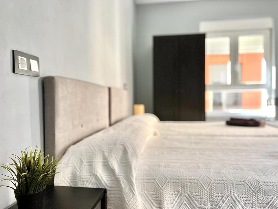 Photo of the whole room, Bedroom