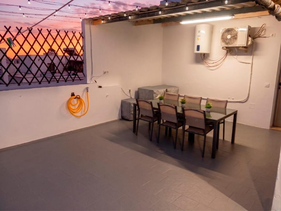 Living room, Seating area, Dining area, air conditioner