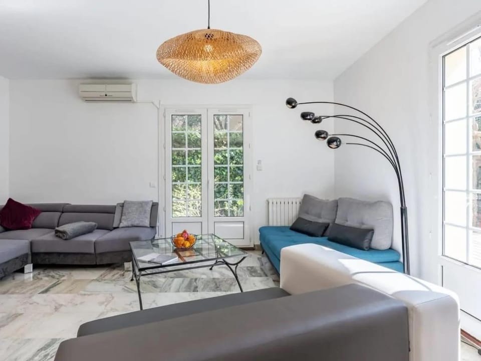 Living room, Seating area, air conditioner