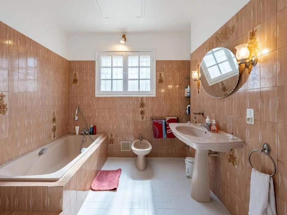 Toilet, Bathroom, Bath, bidet, towels