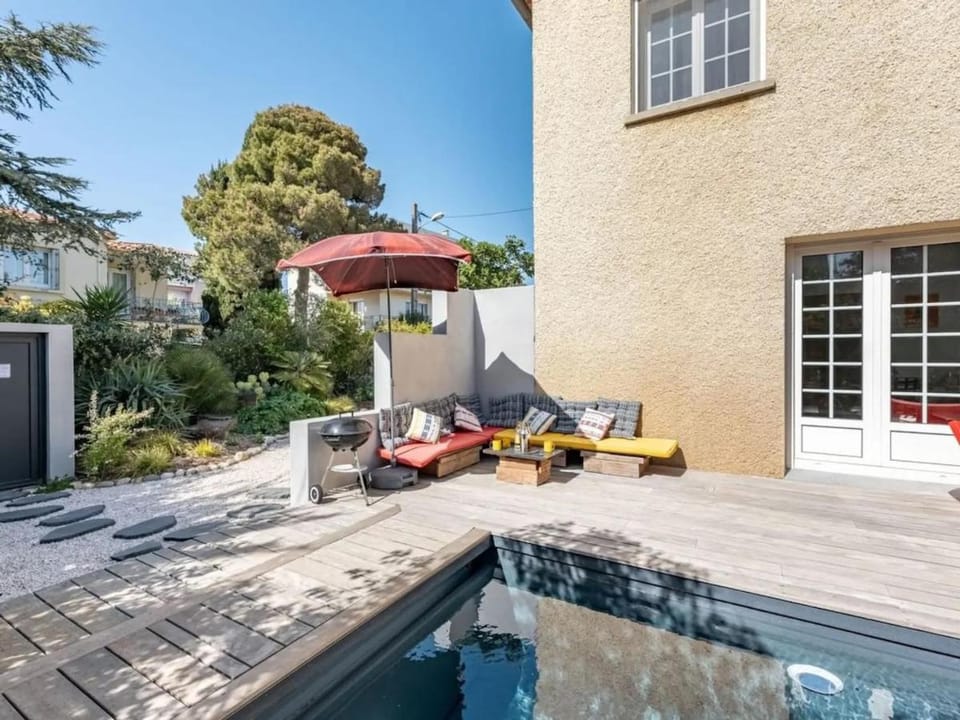 Property building, Patio, Day, BBQ facilities, Garden, Garden view, Pool view, Swimming pool, sunbed