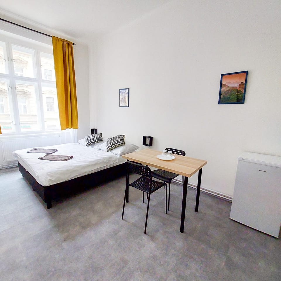 Bed, Seating area, Bedroom