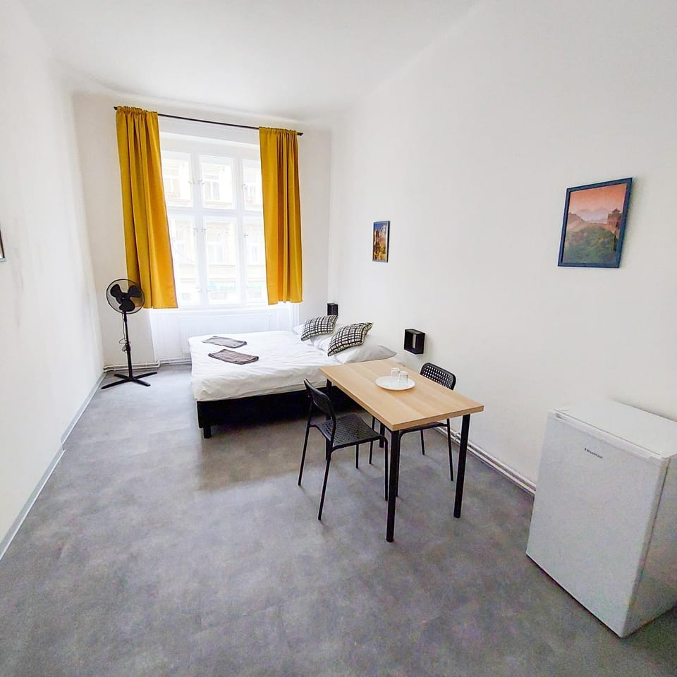 Bed, Photo of the whole room, Seating area