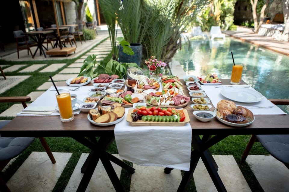 Garden, Breakfast