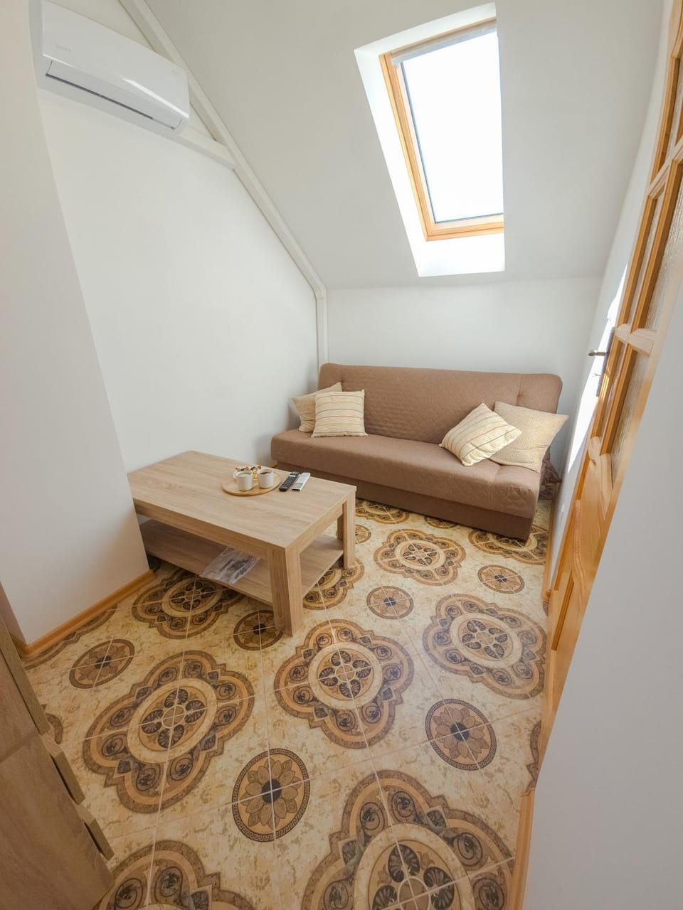 Photo of the whole room, Bedroom