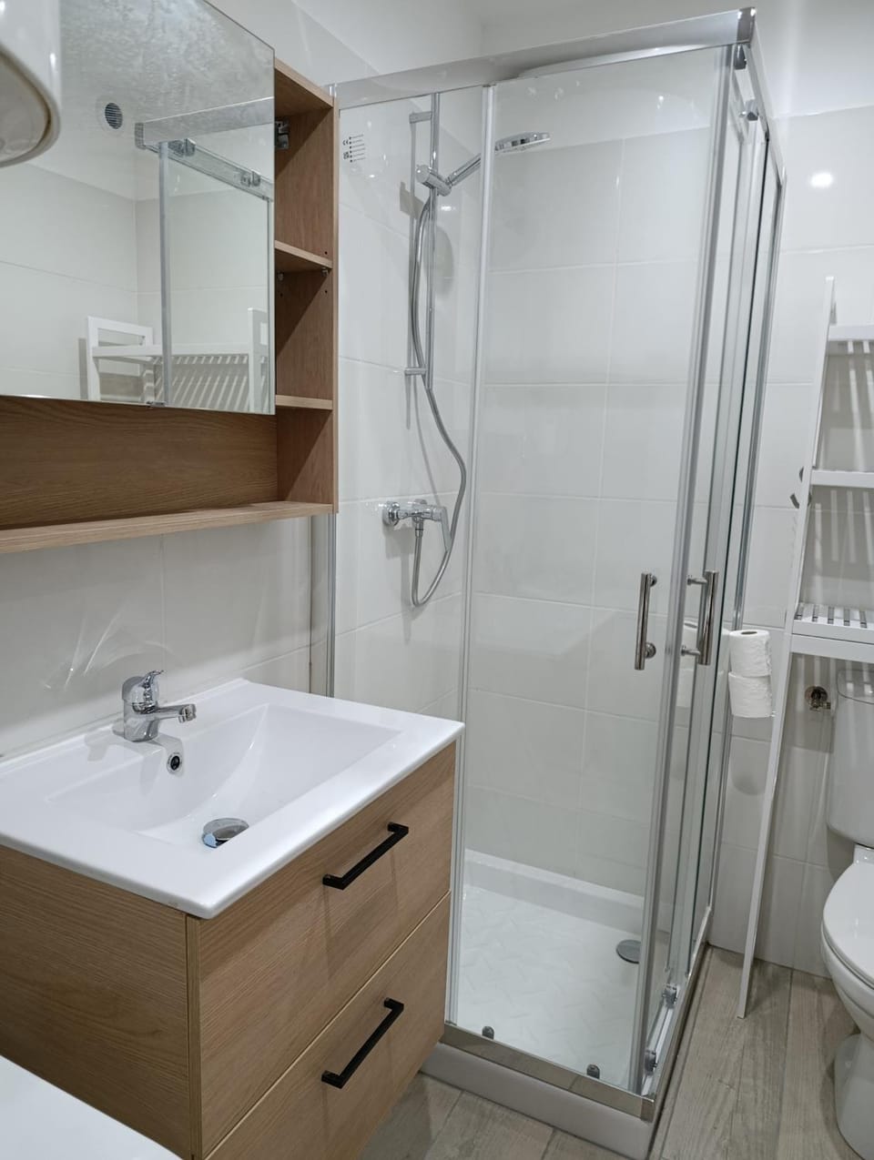 Shower, Toilet, Bathroom, towels