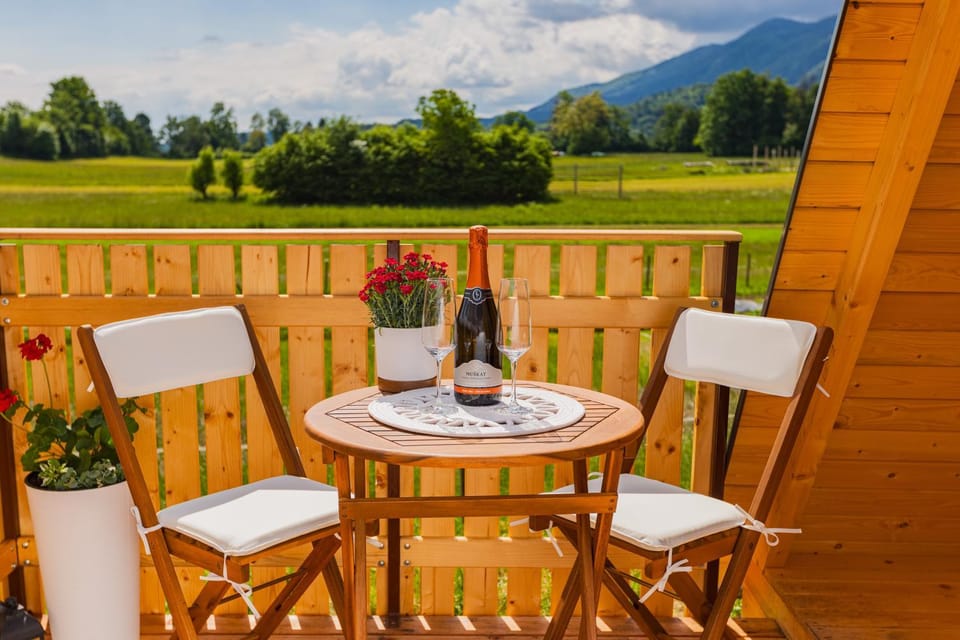 Patio, Day, Natural landscape, View (from property/room), Balcony/Terrace, Dining area, Mountain view