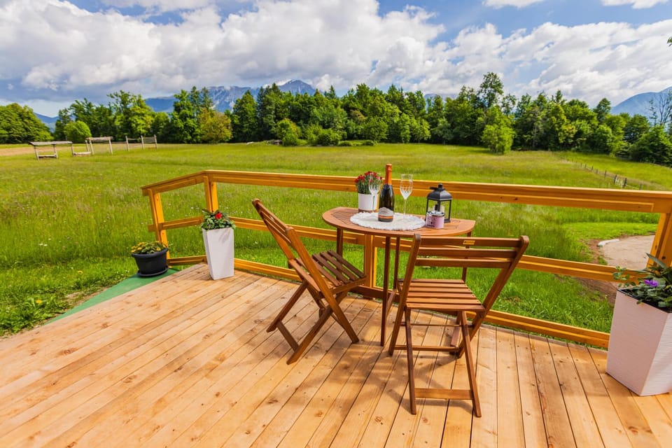 Patio, Natural landscape, Garden, Balcony/Terrace, Food and drinks, Dining area, Garden view, Mountain view