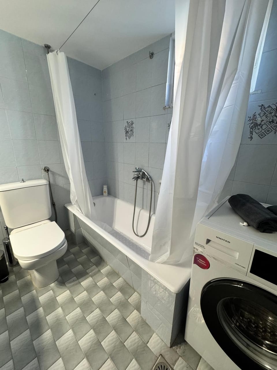 Shower, Toilet, Bathroom, Bath