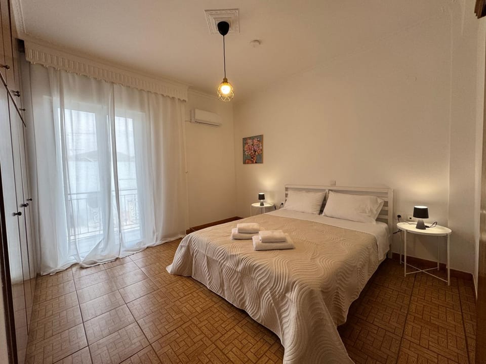 Bed, Photo of the whole room, Bedroom, towels, air conditioner