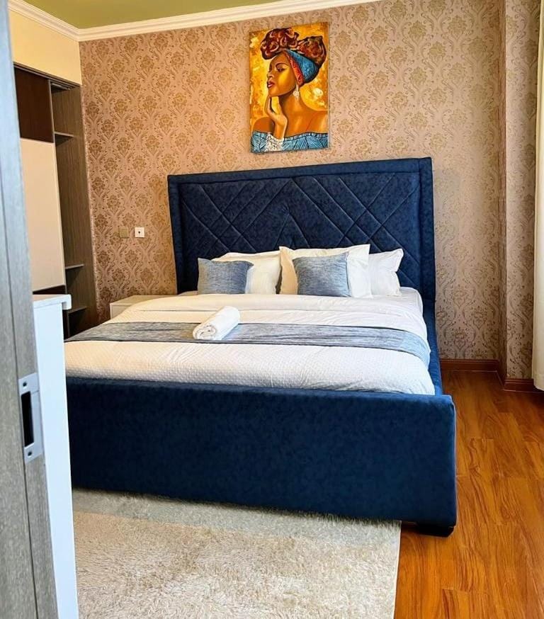 executive vibrant view three bedroom apartment with swimming pool,mordern equipped gym free parking space and, child play area and comforting rooftop with city views in kilimani Apartment in Nairobi