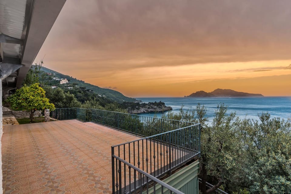 Nearby landmark, Day, Natural landscape, View (from property/room), Balcony/Terrace, Mountain view, Sea view, Sunrise, Sunset