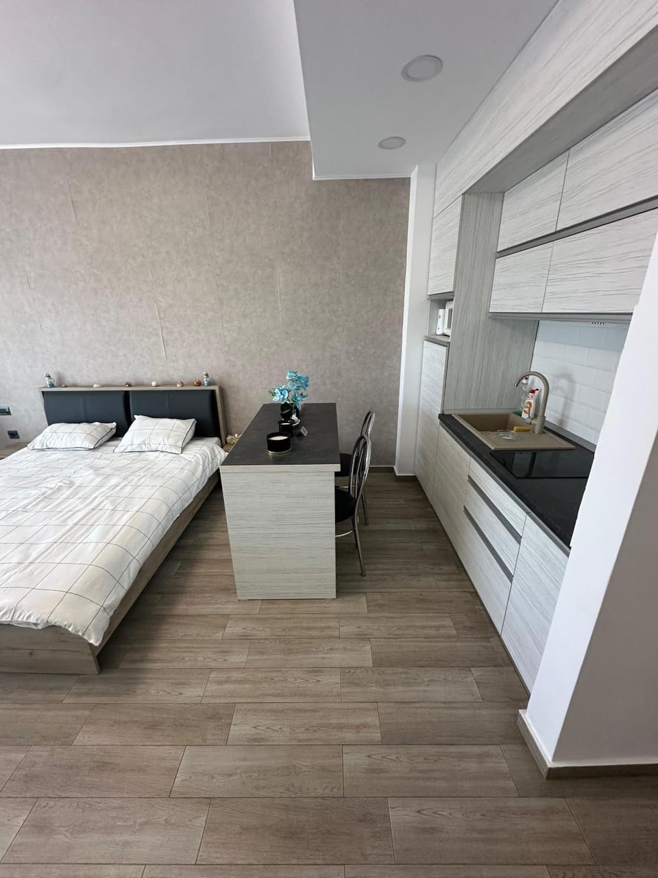 Bed, Kitchen or kitchenette, Photo of the whole room