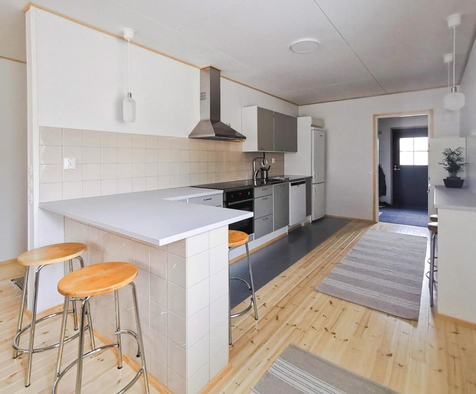 Kitchen or kitchenette, Dining area, dishwasher, stove