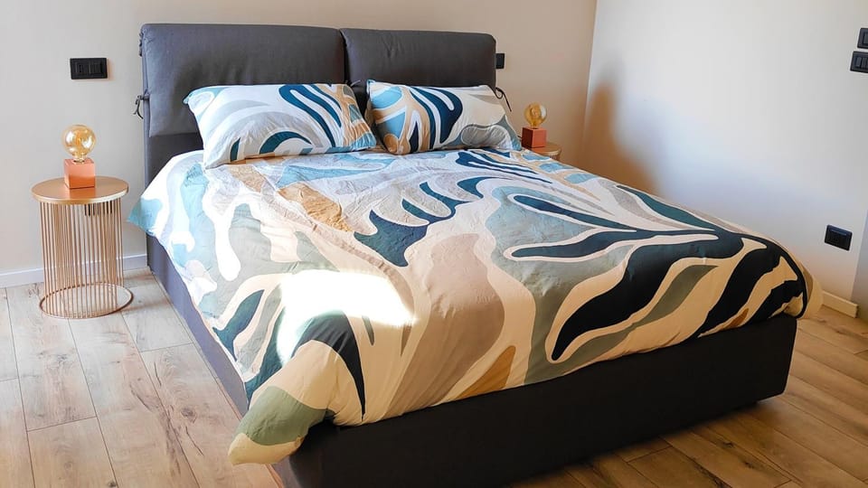 Bed, Photo of the whole room, Bedroom, wedding