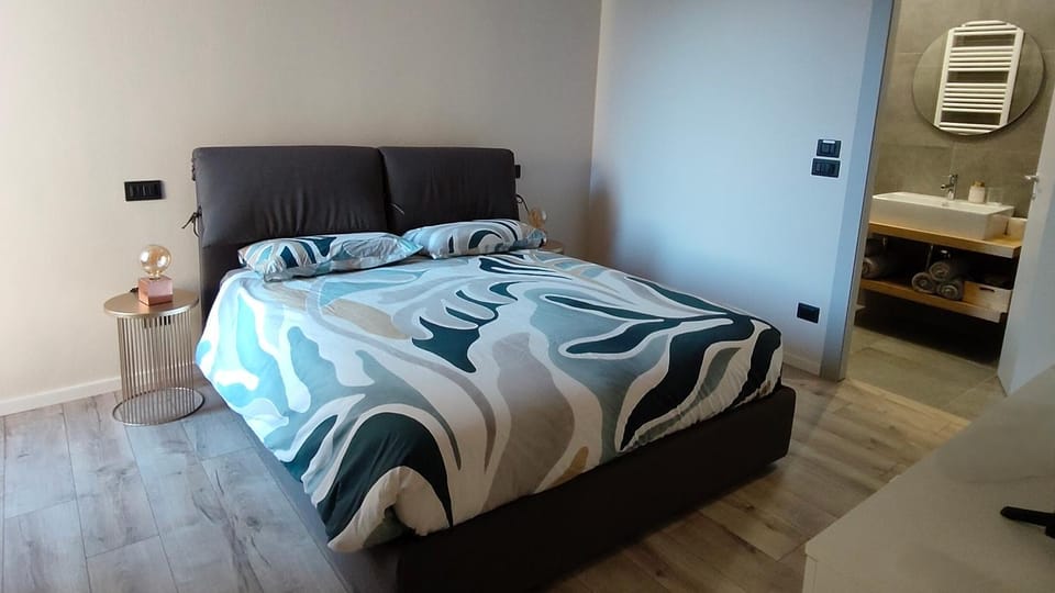 Bed, Photo of the whole room, Bedroom, wedding