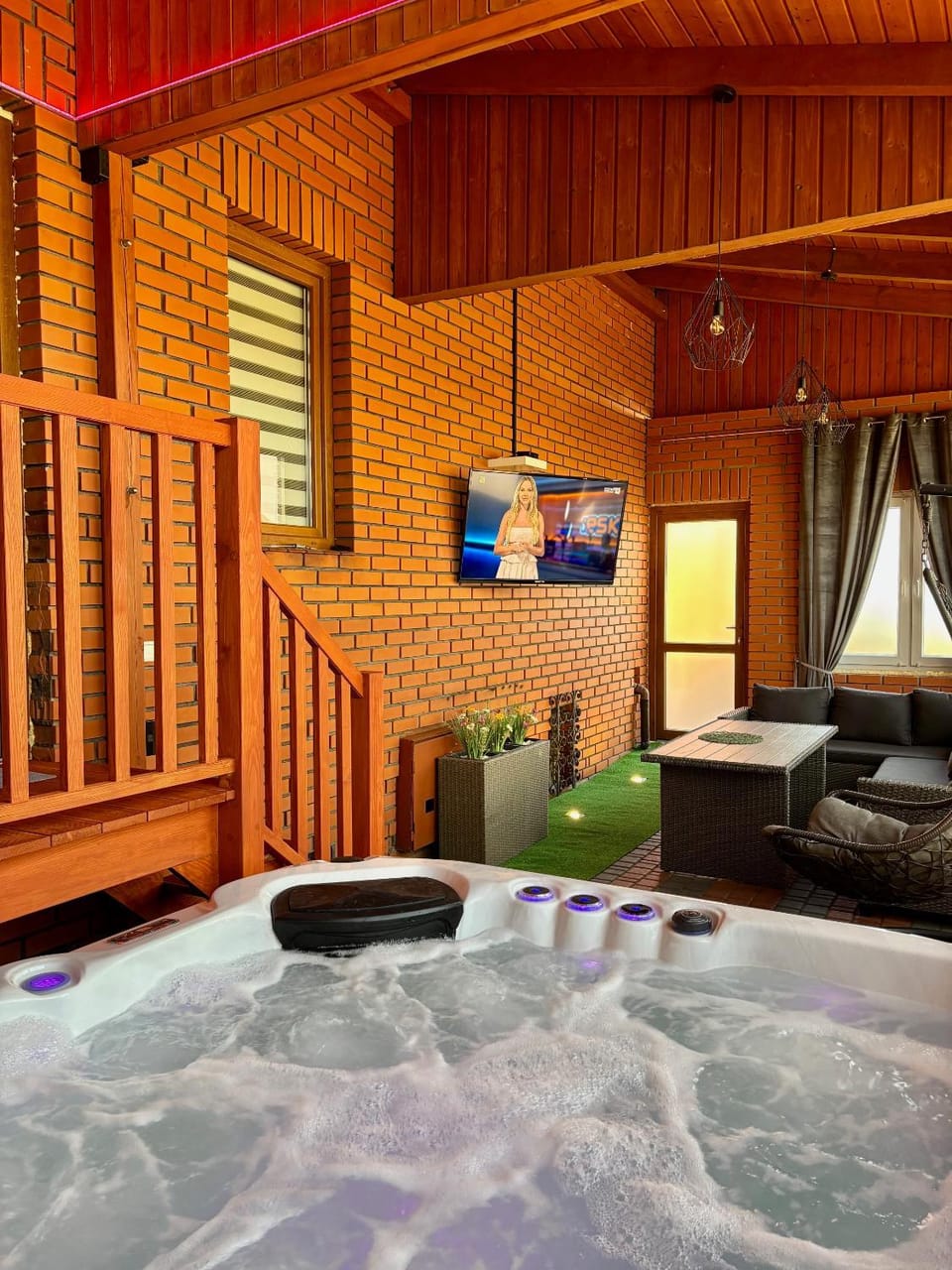 Patio, Hot Tub, TV and multimedia, Balcony/Terrace, Living room, Photo of the whole room, Seating area