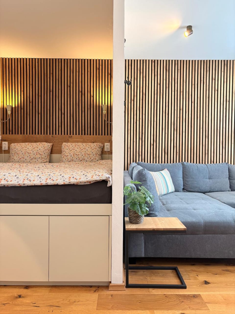 Bed, Seating area
