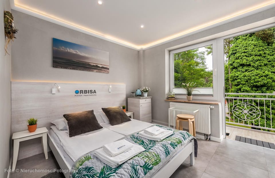 Bed, View (from property/room), Balcony/Terrace, Photo of the whole room, Bedroom, air conditioner