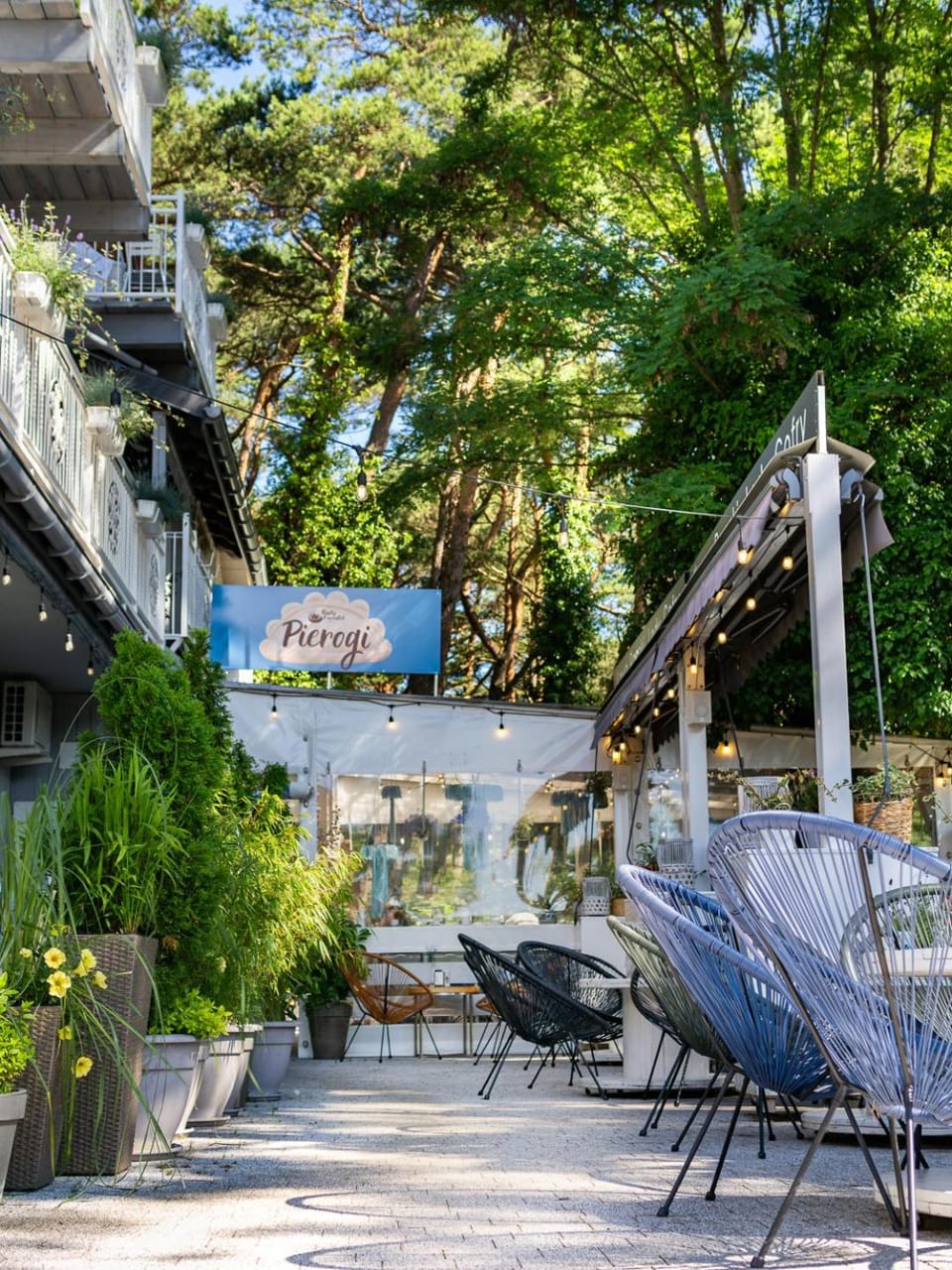 Property building, Restaurant/places to eat