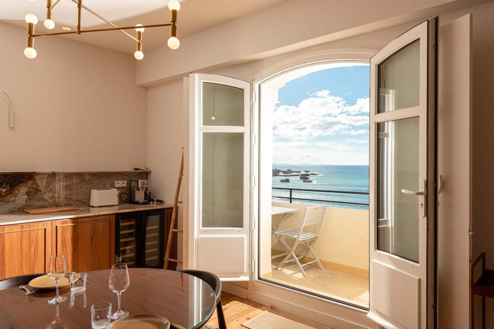 EUGENIE - Apt with balcony and sea view and Hotel du Palais in Biarritz Apartment in Biarritz
