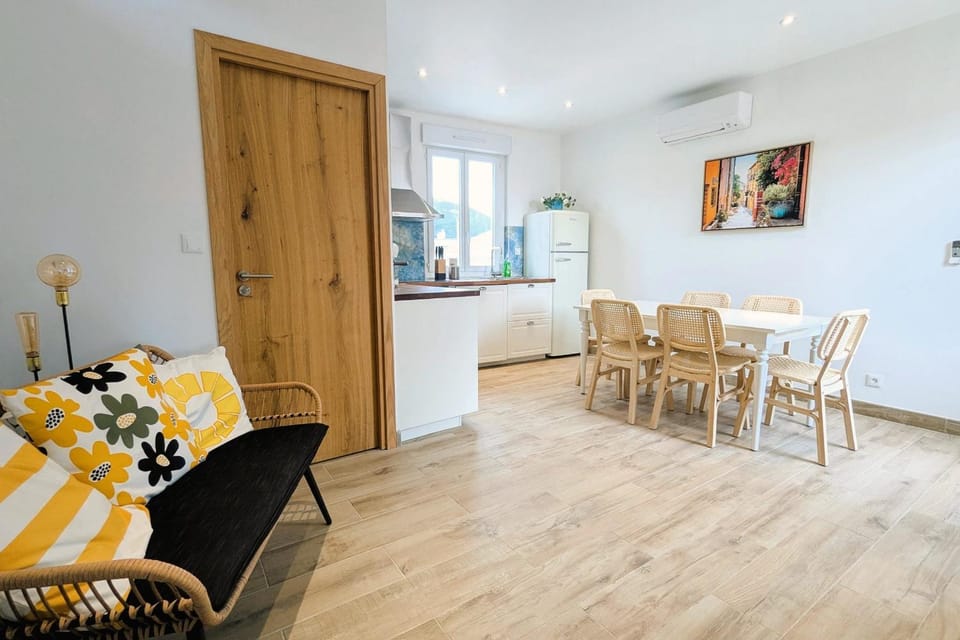 Penthouse with large terrace near beaches Apartment in Toulon