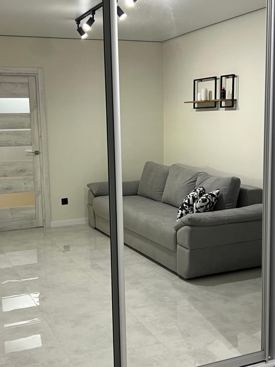Wood Нова затишна 2-кімнатна квартира Apartment in Ukraine