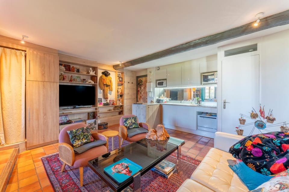 Property building, Living room