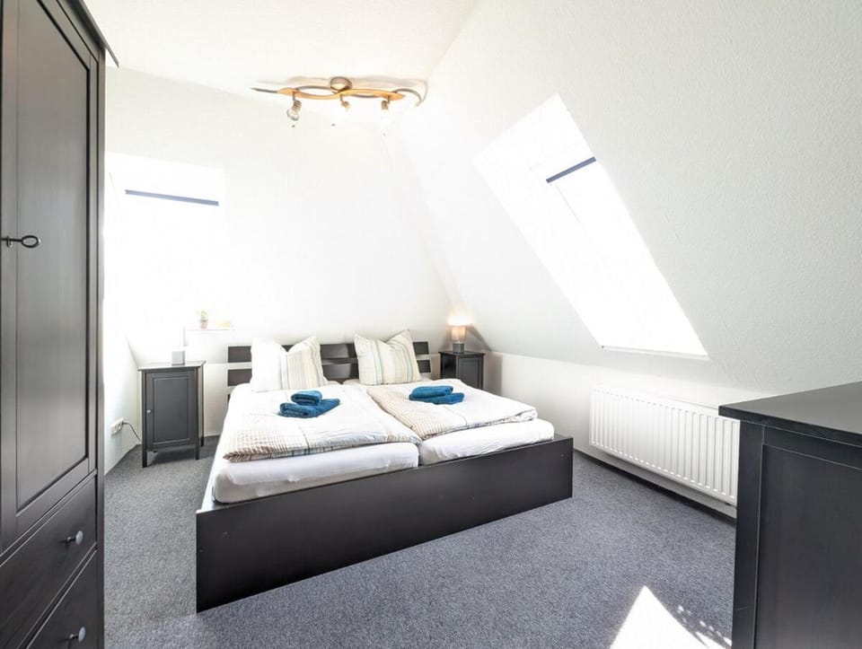 Bed, Photo of the whole room, Bedroom, towels, wardrobe
