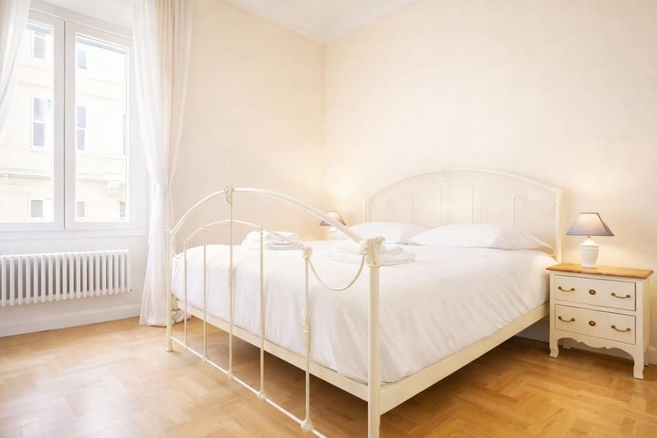 Bed, Photo of the whole room, Bedroom, internet