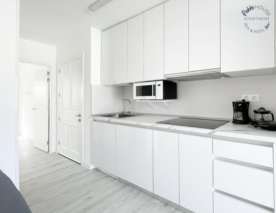 Kitchen or kitchenette, oven, stove