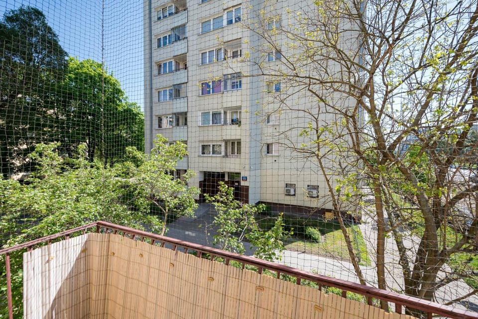 Property building, Balcony/Terrace, Location