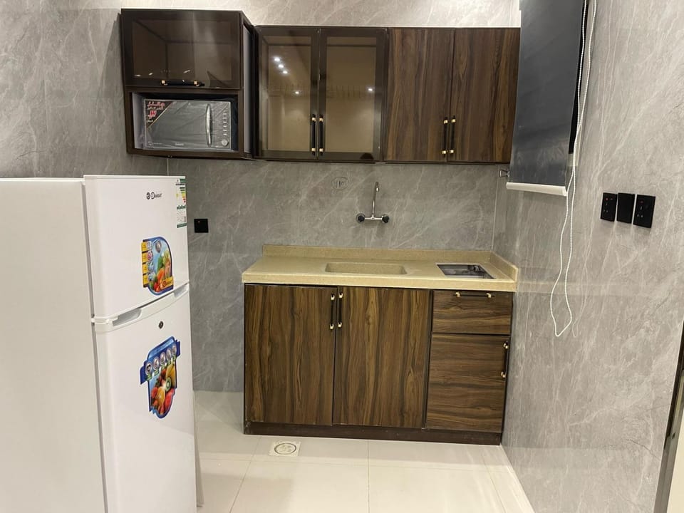 Kitchen or kitchenette, oven, wardrobe