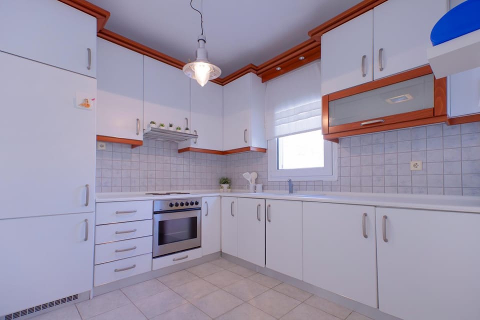 Kitchen or kitchenette, Photo of the whole room, oven, stove