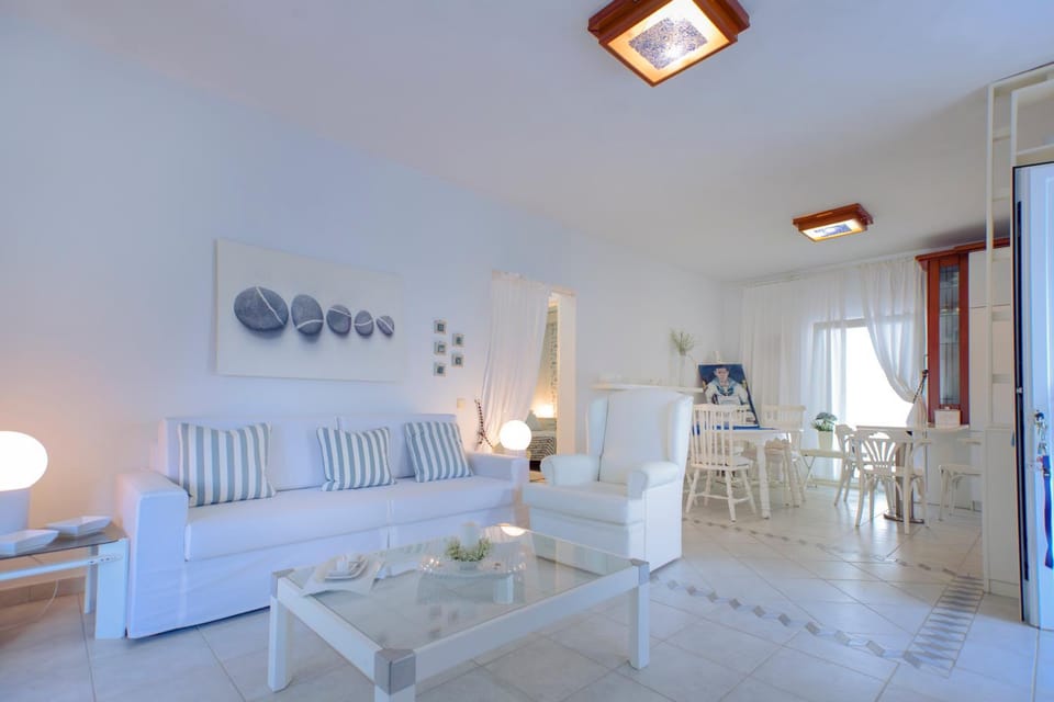 Living room, Photo of the whole room, Seating area, Dining area