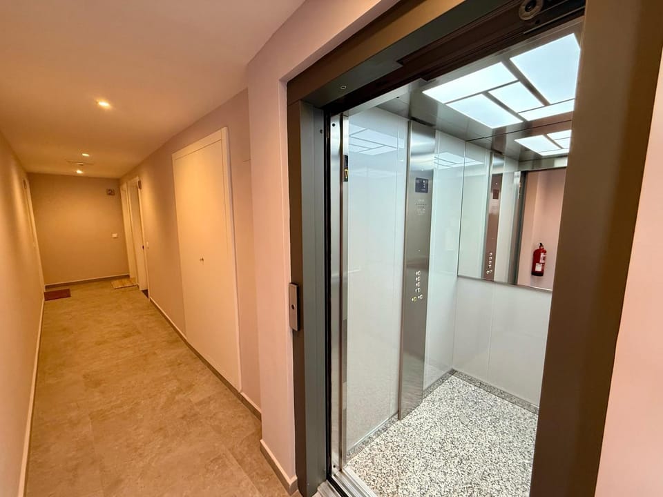 Facade/entrance, elevator