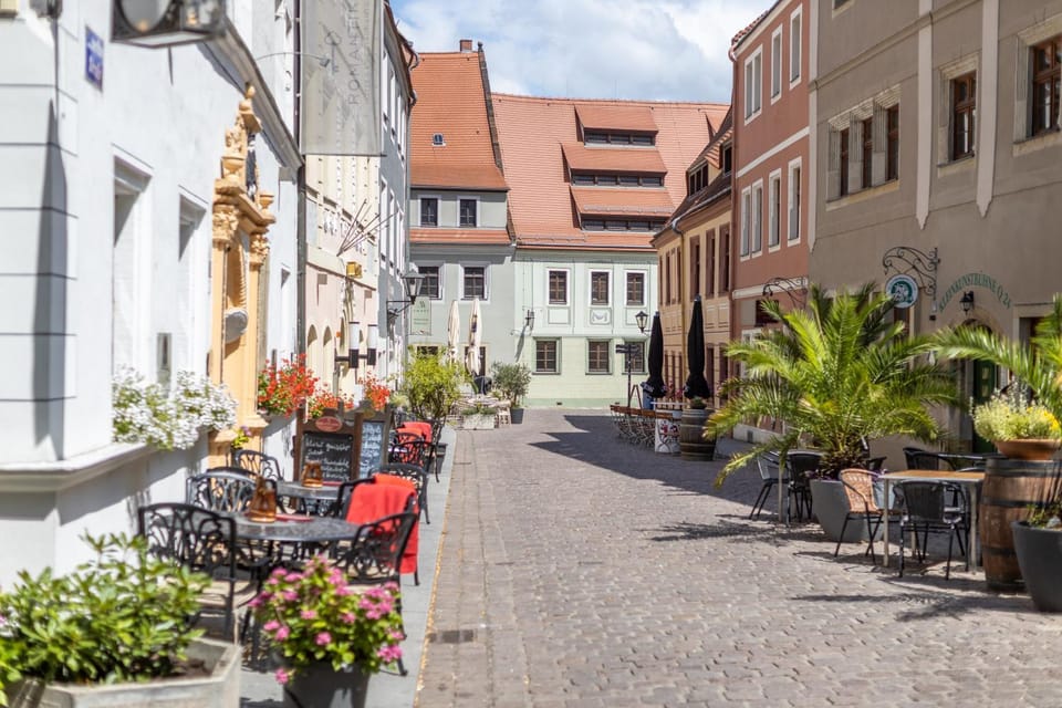 Property building, Day, Neighbourhood, View (from property/room), City view, Location