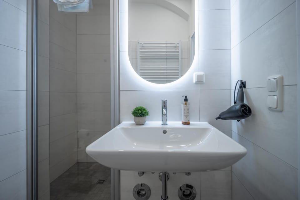 Shower, Toilet, Bathroom, heating