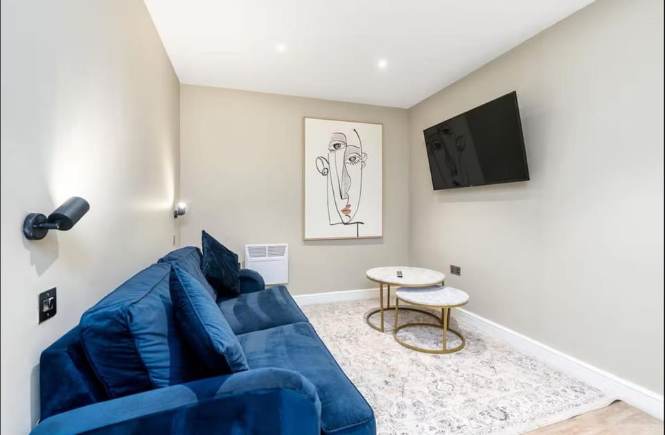 The Executive Retreat 3Bed2Bath 55inch TV Central Leeds Apartment in Leeds