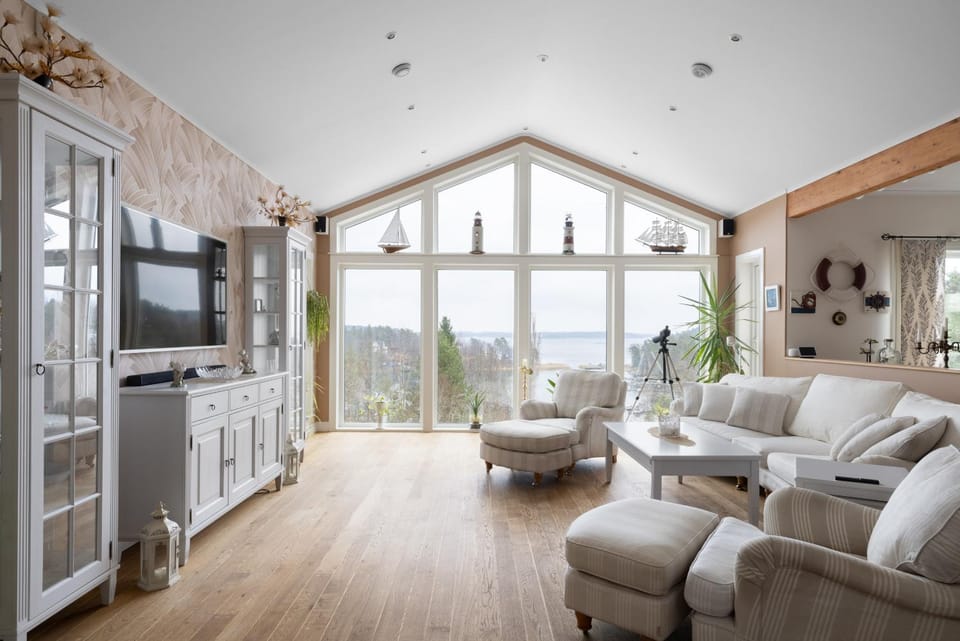 Communal lounge/ TV room, Living room