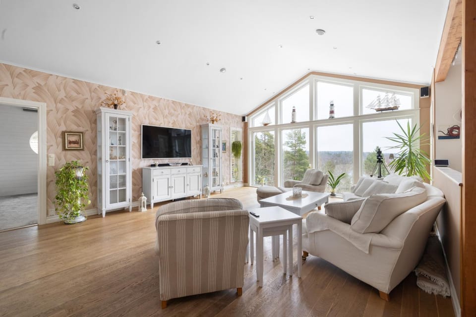 Communal lounge/ TV room, Living room